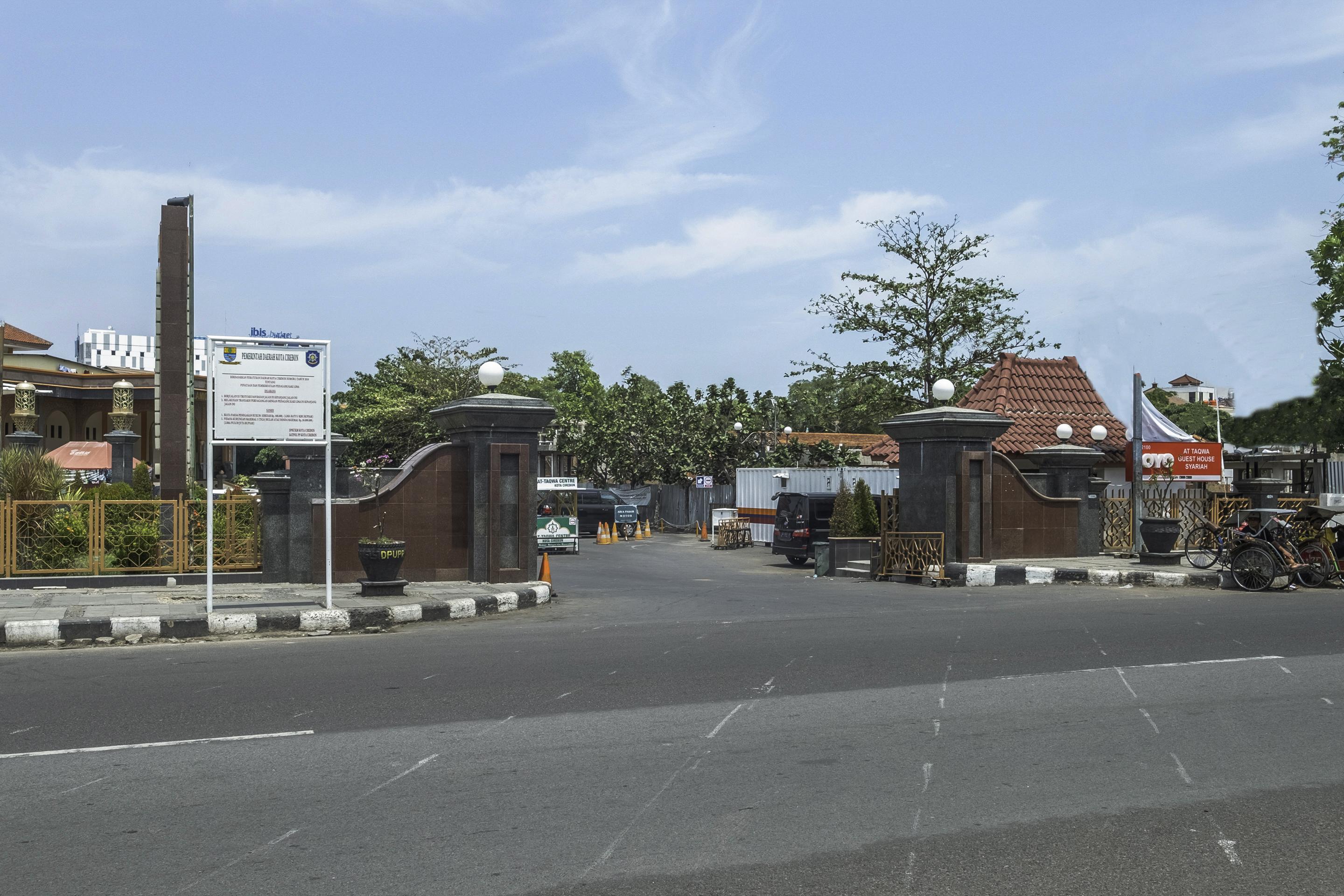Oyo 2132 Pondok Avicenna Cirebon Exterior photo