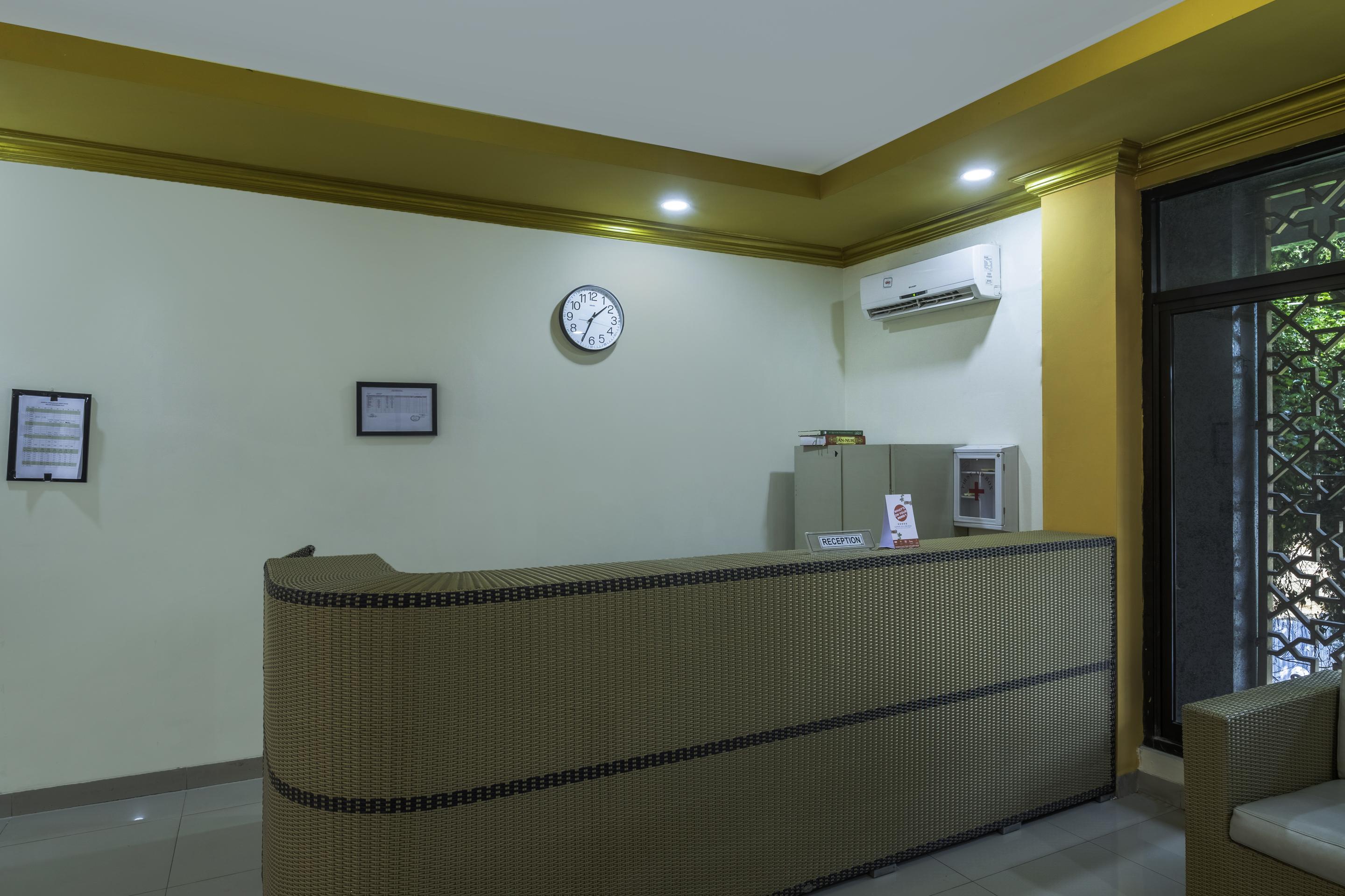 Oyo 2132 Pondok Avicenna Cirebon Exterior photo