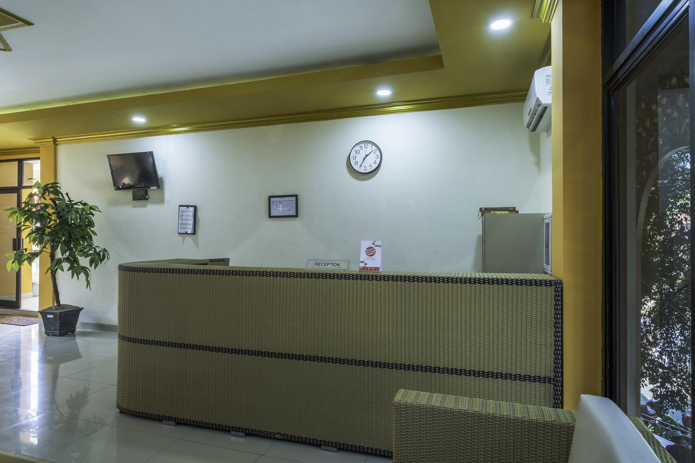 Oyo 2132 Pondok Avicenna Cirebon Exterior photo